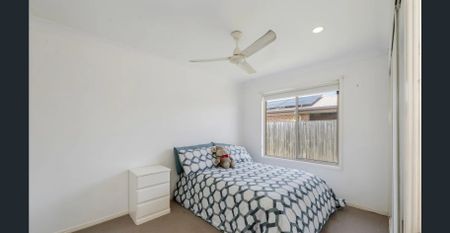 MODERN 4 BEDS, 2 LIVING IN THABEBAN! - Photo 5