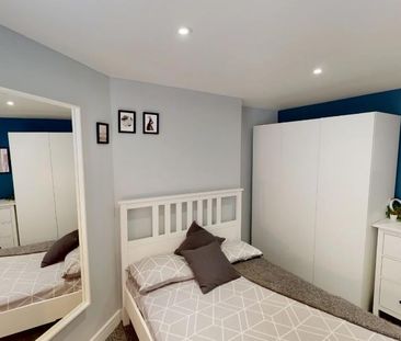Room in a Shared House, Oak Road, M7 - Photo 4