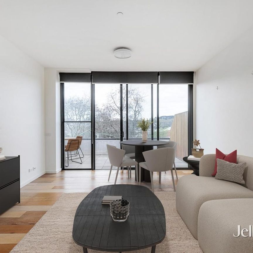 Spacious Two-Bedroom Apartment in Prime Surrey Hills Location - Photo 1