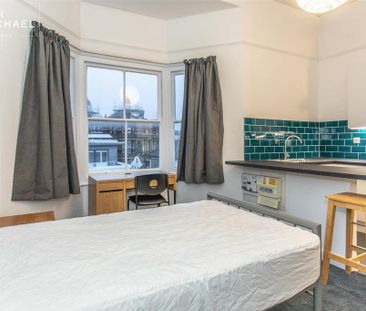 1 bedroom in a house share to rent - Photo 3