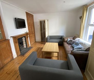 6 bedroom terraced house to rent - Photo 2