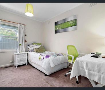 Charming Home - Photo 5