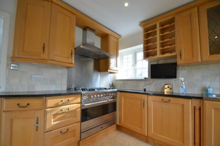 3 bedroom Detached bungalow to rent - Photo 4