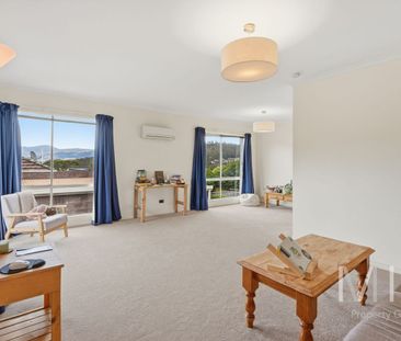 Spacious Family Home - Photo 2