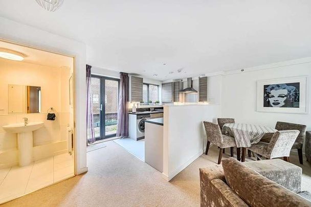 Leverton Close, Wood Green, N22 - Photo 1