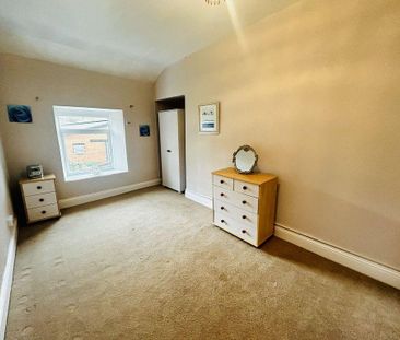 4 bedroom semi-detached house to rent - Photo 5