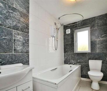 Bell Court, Rettendon Common, Chelmford, CM3 - Photo 4