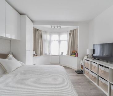 Westview Close, Neasden, London, NW10 - Photo 3