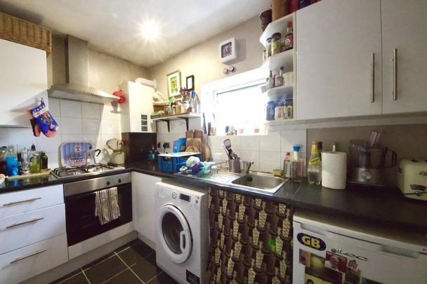1 bedroom in a house share to rent - Photo 1