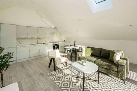 Cuckoo Hall Lane, London, N9 - Photo 3