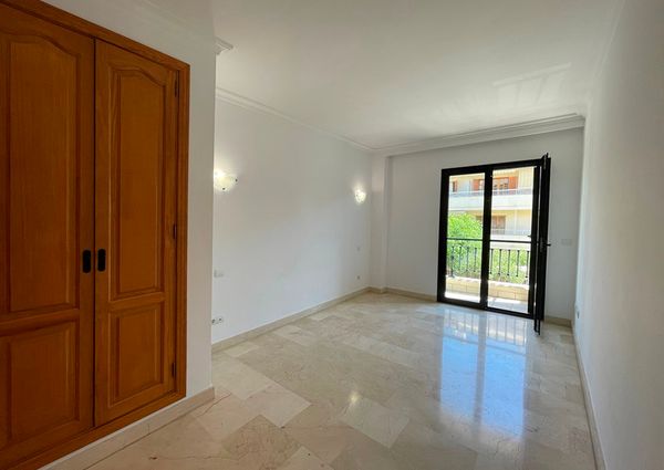 Apartamento primera planta sin amueblar, 3 dormitorios, parking, al lado del mar, El Molinar.