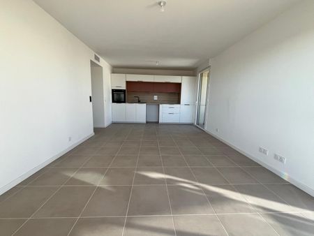 Location Appartement 3 pièces 63m² NICE 06200 - Photo 4