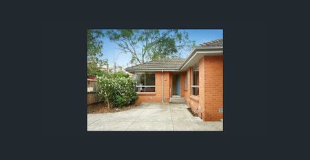 Just a stroll away from parks! - Photo 2