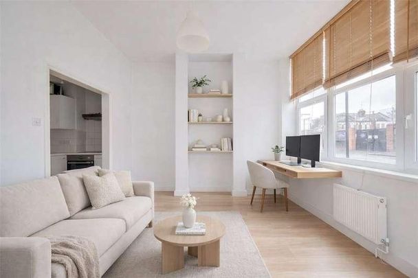 Ground Floor Flat, Munster Road, London, SW6 - Photo 1