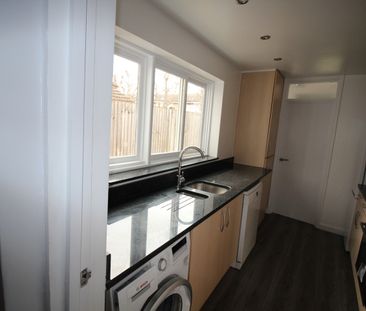 2 Bed Terraced House, Glendish Road, N17 - Photo 2