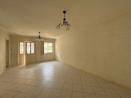 Ideal Family Home in Prime Location - Photo 4