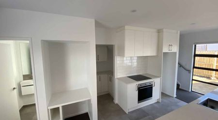 Beautifully Designed Townhouse - Photo 3