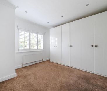 4 bedroom end of terrace house to rent - Photo 4