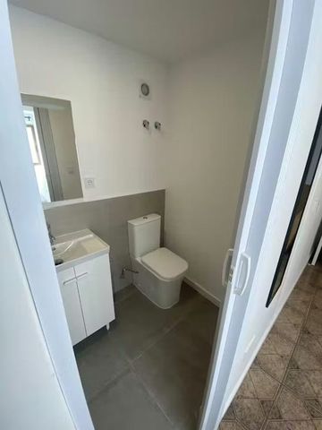 Carrer San Edesio, Manises, Valencian Community 46940 - Photo 4