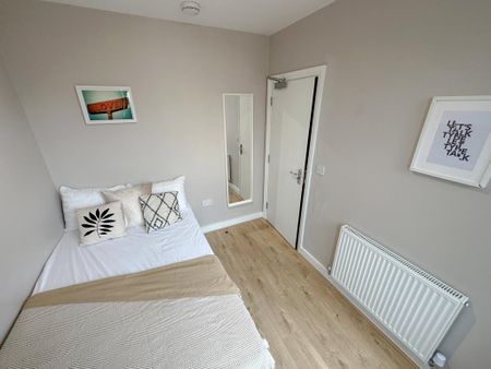5 bedroom terraced house to rent - Photo 2