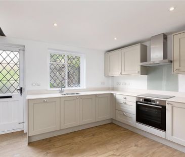 2 bedroom end of terrace house to rent - Photo 2