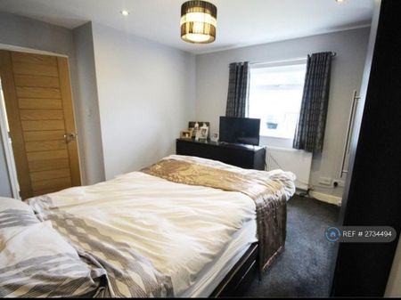 3 bedroom semi-detached house to rent - Photo 5