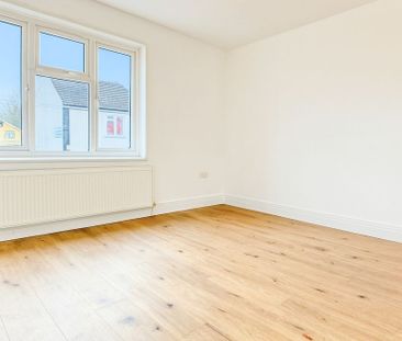 Luton High Street, Chatham - Photo 2