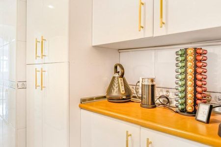 Luxury Apartment for rent in Nueva Andalucia, Spain - Photo 2