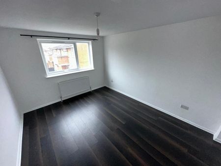 4 bedroom terraced house to rent - Photo 3