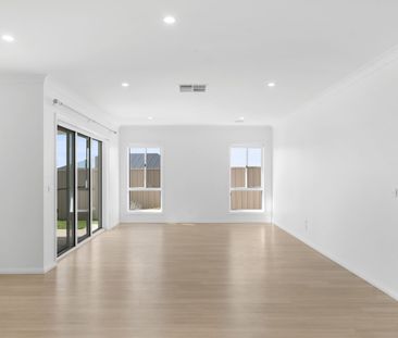 9 Valencia Dr, Gobbagombalin NSW 2650 - Photo 1