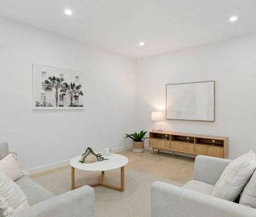 Mesmerising Two Storey Townhouse - Photo 2