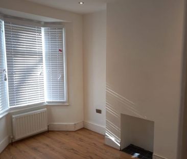2 Bed Terraced House, Devon Road, IG11 - Photo 4