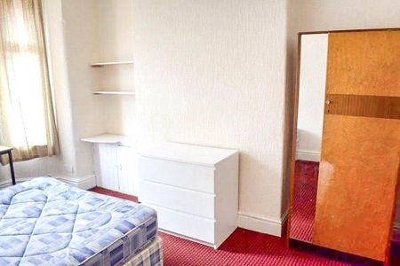 4 bedroom terraced house to rent - Photo 4