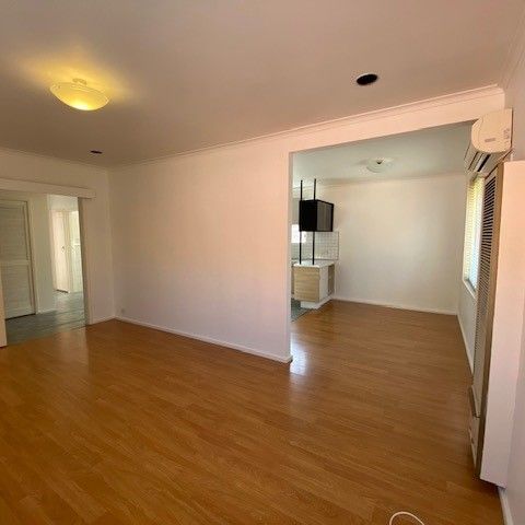 2-bedroom unit in great location - short-term lease available - Photo 1