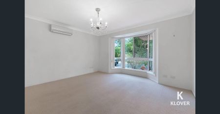 ✨ Spacious Family Home with Versatile Living Areas in a Prime Location✨ - Photo 4