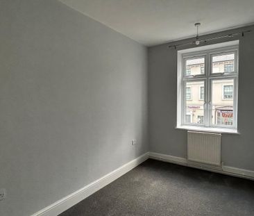 3 bedroom flat to rent - Photo 6