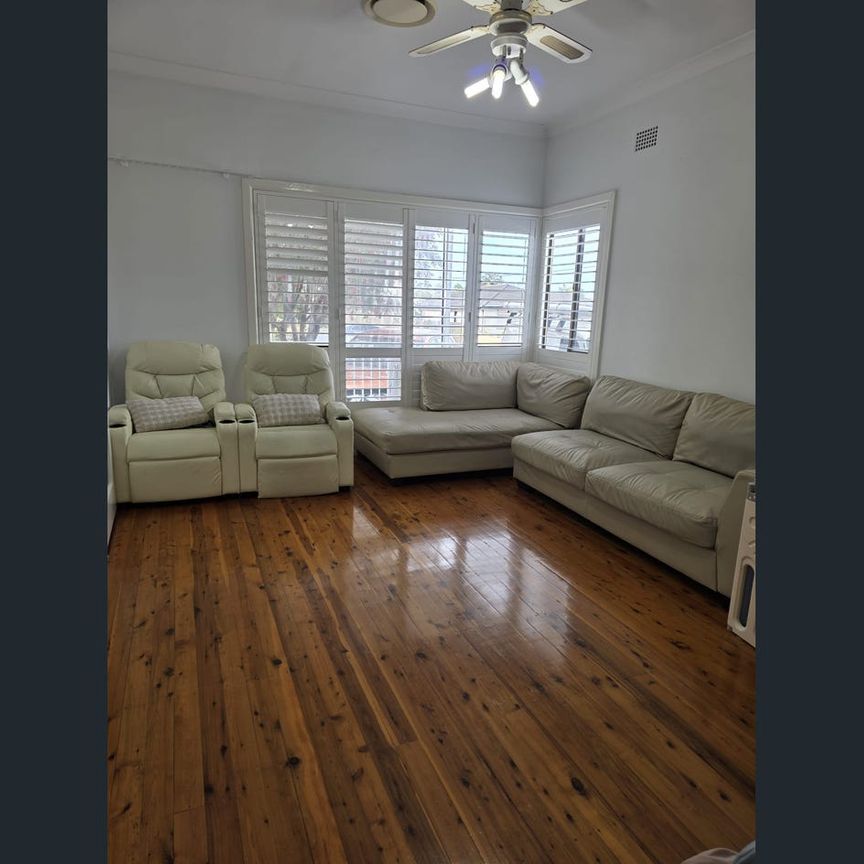 Neat and tidy home - Photo 1