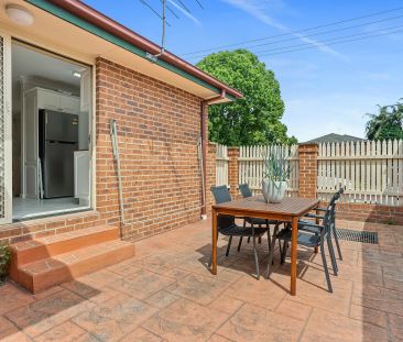 Modern Villa Living in the Heart of Wollongong - Photo 4