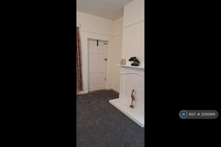 2 bedroom end of terrace house to rent - Photo 2