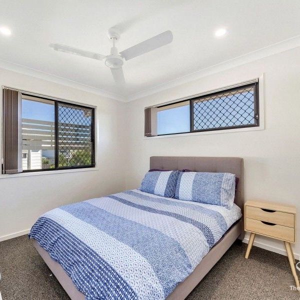 Pristine modern 3 bedroom townhouse - Photo 1