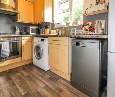 2 bedroom maisonette to rent - Photo 5