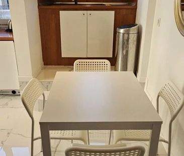 Studio Carré D'or avec balcon . - Photo 5