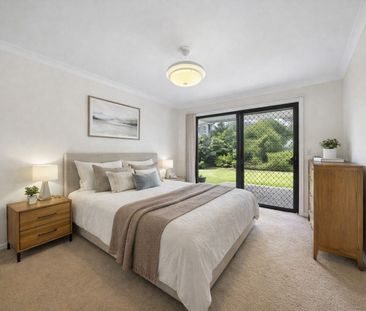 Elegant home in sought after location - Photo 3