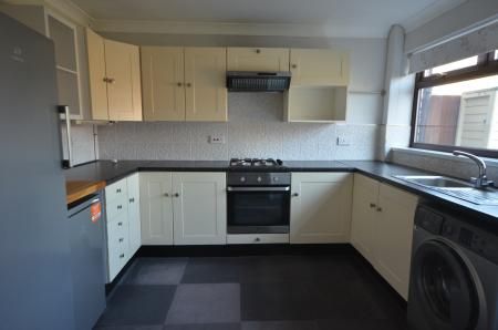 2 bedroom Terraced House To Let - Photo 5