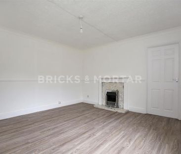 3 bedroom end of terrace house to rent - Photo 2