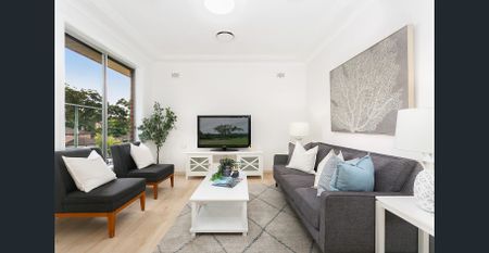 Spacious three bedroom house in quiet street - Photo 2
