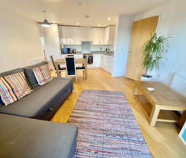 Fulneck Place, London - Photo 3