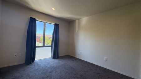 Three Bedroom Apartment in the City Centre! - Photo 4