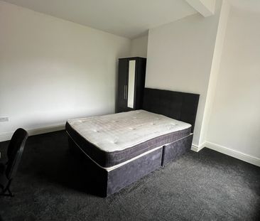 Room in a Shared House, Croft Street, M7 - Photo 4