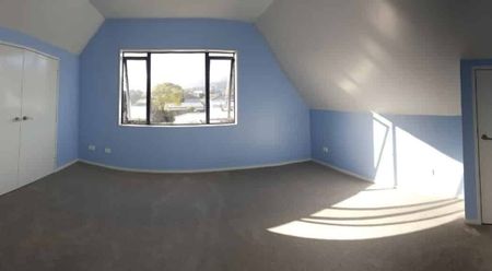 4 Bedroom, 3 Bathroom House - Photo 3